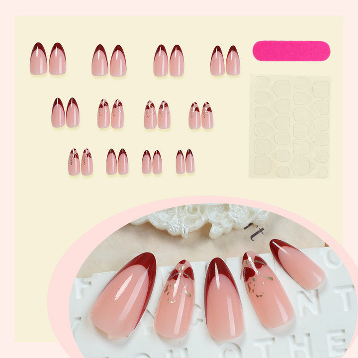 Elegantes Stiletto Press-On Nagelset mit dekorativen goldenen Akzenten Karnz
