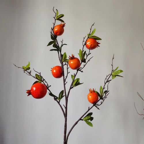 Dekorative Granatapfel Zweig Anordnung