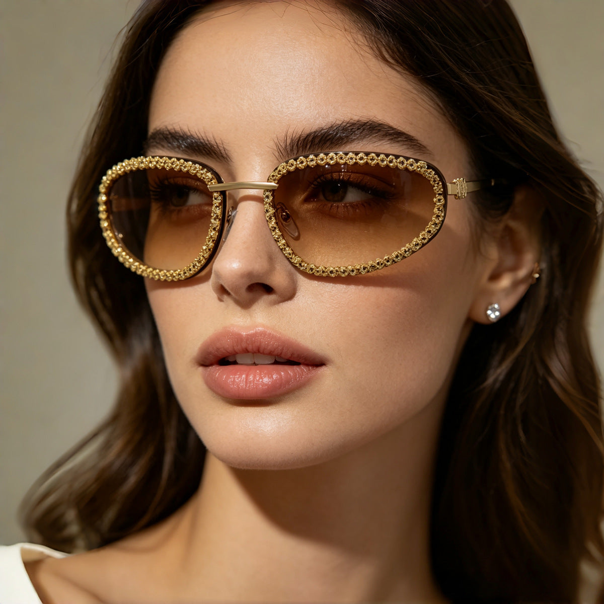 Damen modische Sonnenbrille mit funkelndem Strassbesatz Karnz