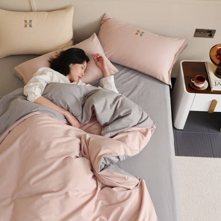 Zweifarbiges Luxus-Baumwoll-Percale-Bettwäsche-Set mit wendbarem Finish und besticktem Monogramm