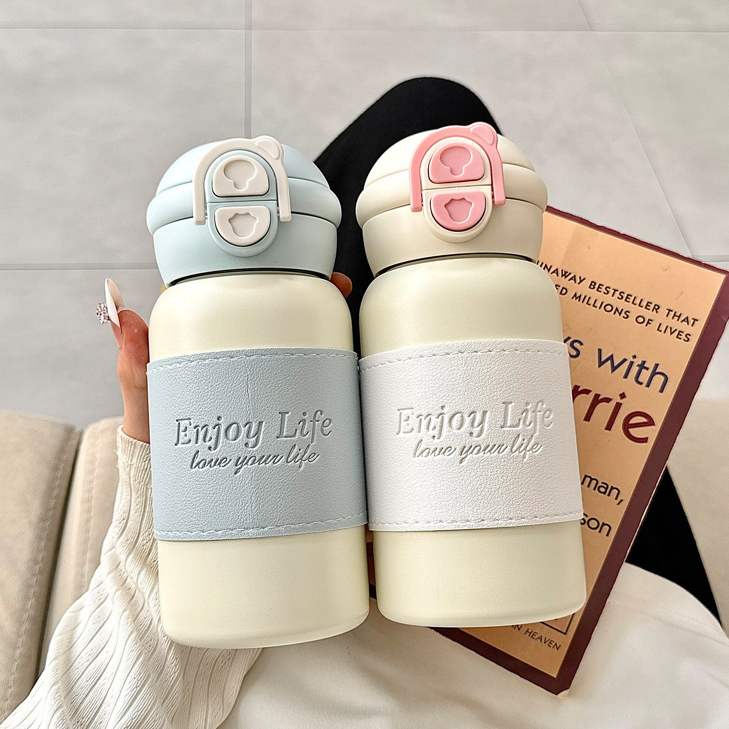 Damen isolierte Edelstahl Trinkflasche mit praktischem Ausgießer und stylischem Design Karnz