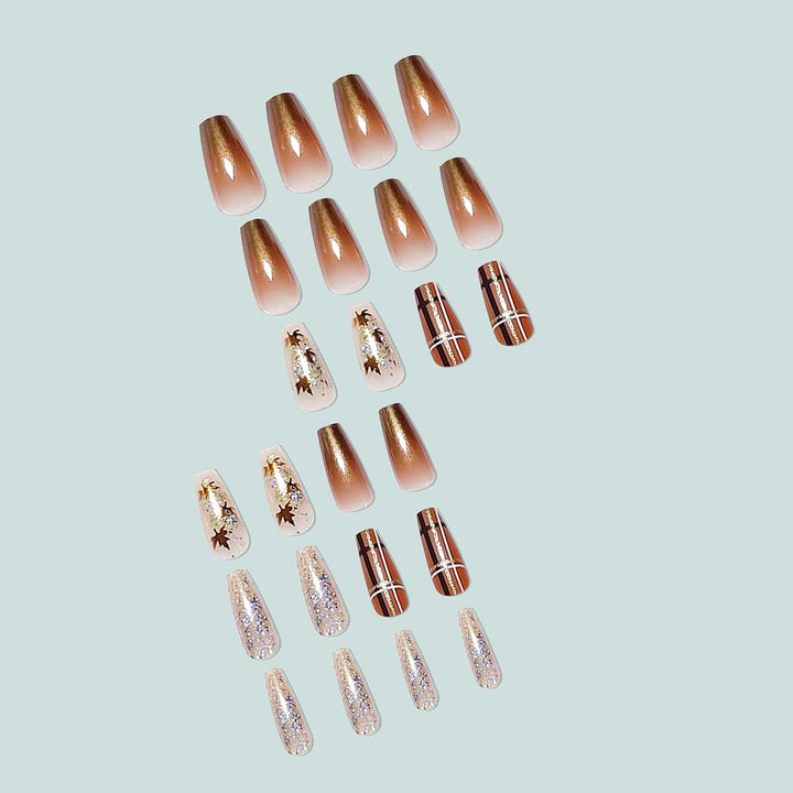 Kunstvolle Nagelkunst mit glitzernden Akzenten Karnz
