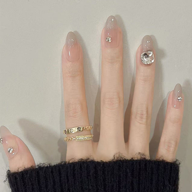 Elegante Statement-Nagelkunst Karnz