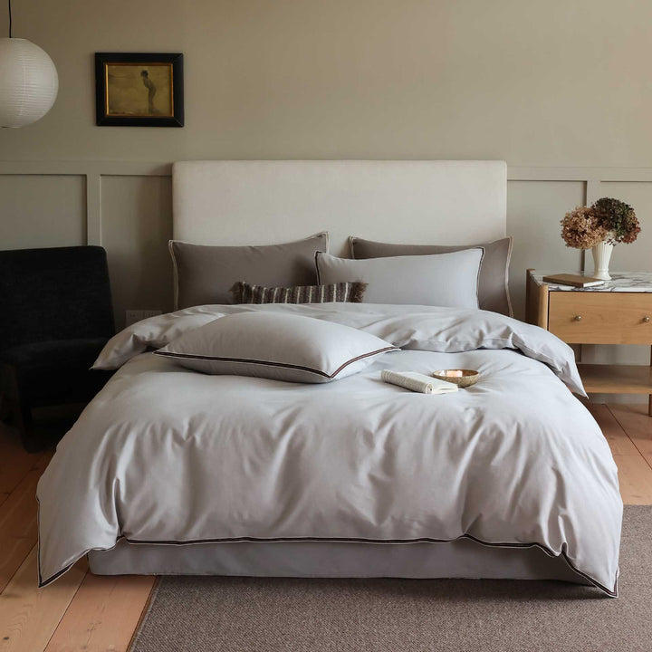Premium-Baumwollsatin-Duvetbezug mit Paspelierung und Hotelverschluss