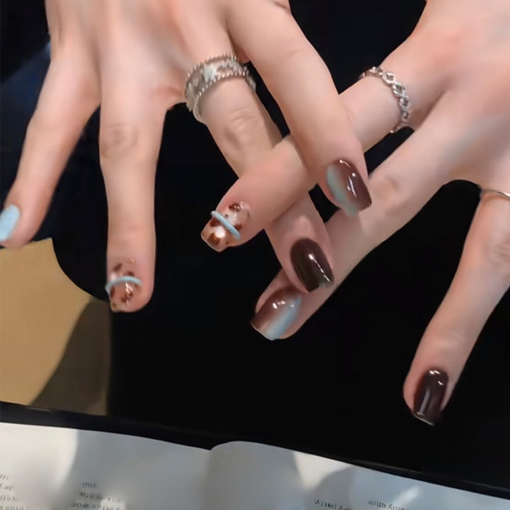 Künstlerisches Press-On Nagelkunst-Set mit einzigartigen Designs Karnz