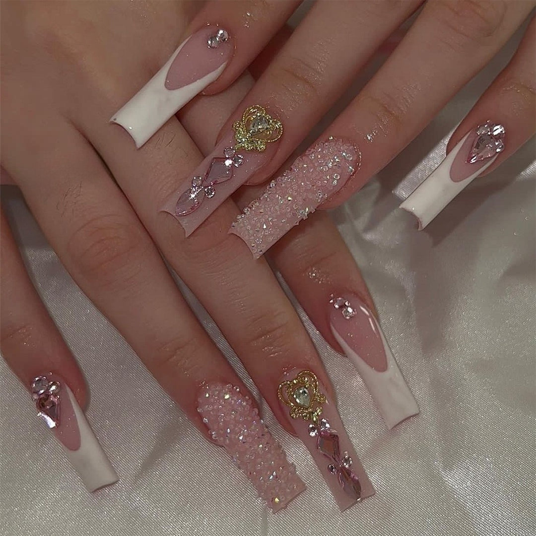 Künstliches Nail Art Set mit verspieltem Blumendesign und glitzernden Akzenten Karnz