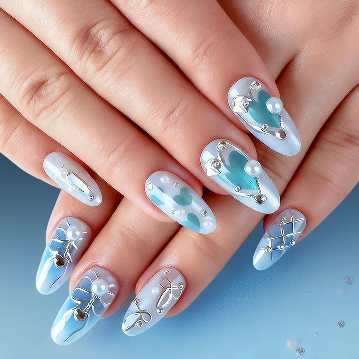 Künstlerisches, mit Kristallen verziertes Nail Art Set Karnz