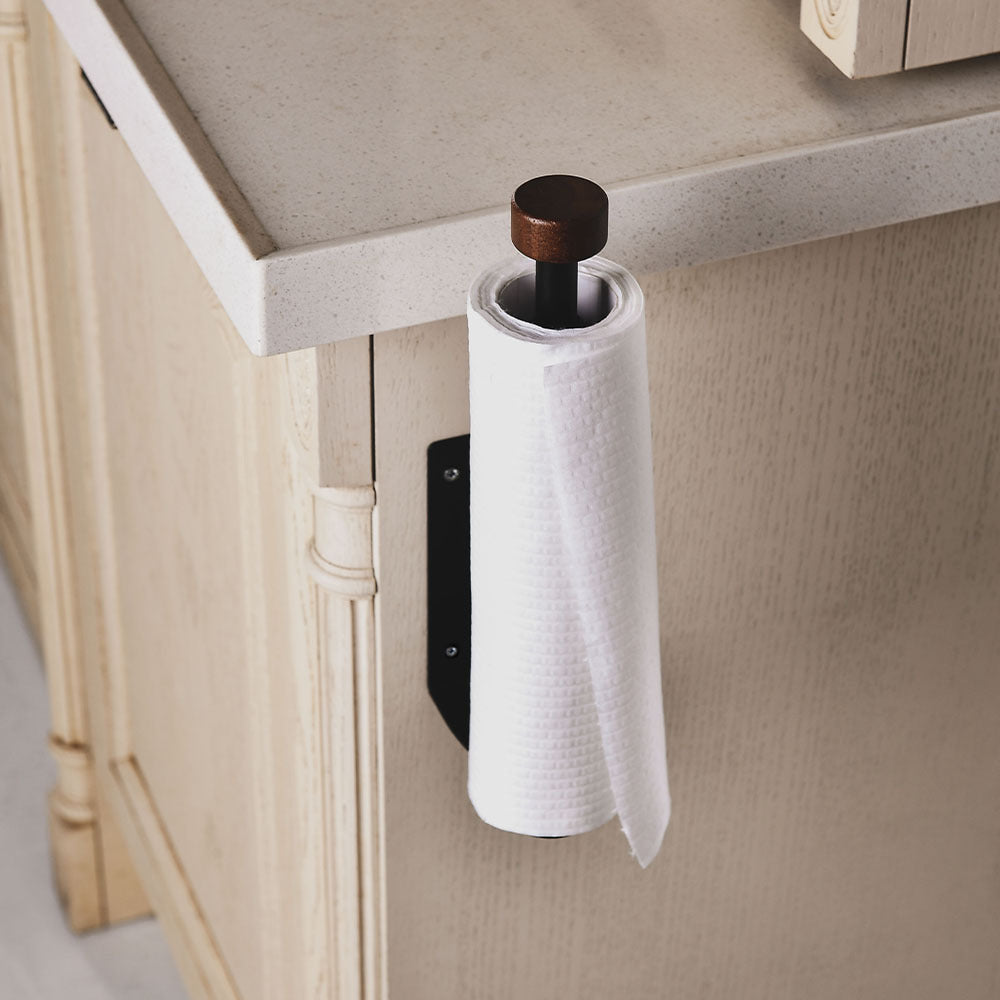 Moderne Wandgarderobe mit Holzdetails Karnz