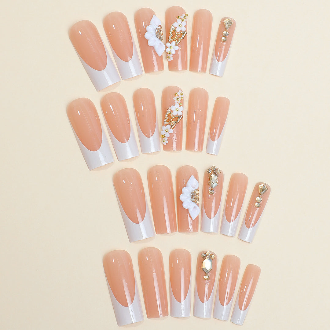 Elegantes dekoratives Press-On-Nagelkunst-Set Karnz