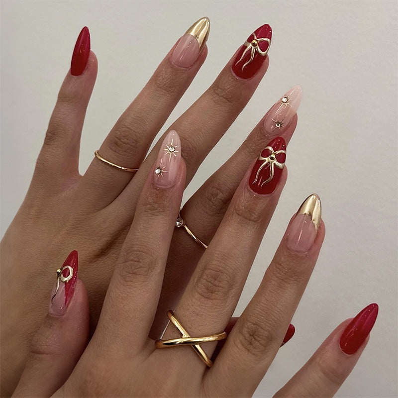 Kreatives Kunstnageldesign mit stilvollen Motiven Karnz