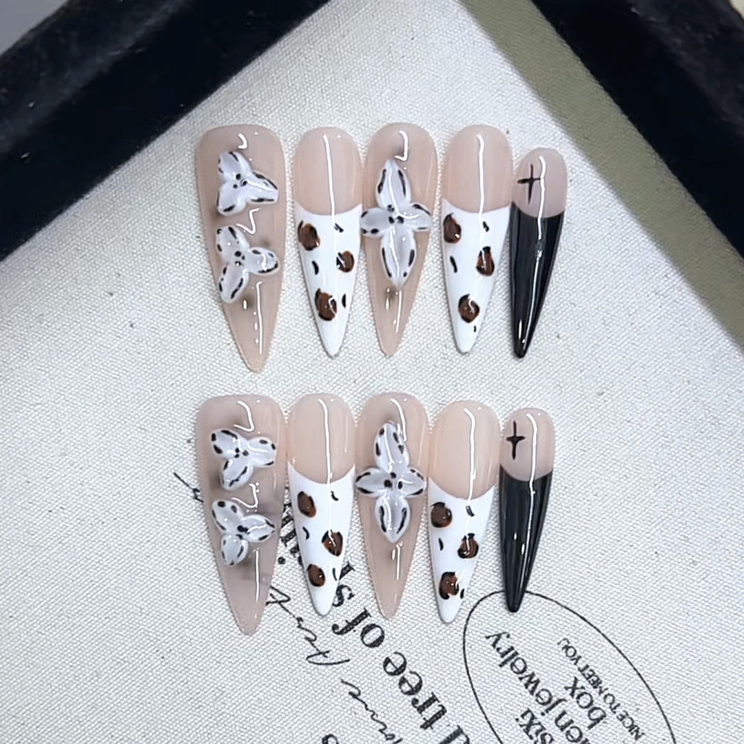 Künstlerisches Press-On Nageldesign Set Karnz