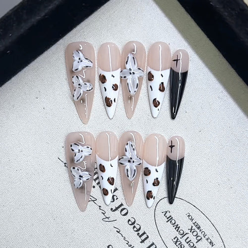 Künstlerisches Press-On Nageldesign Set Karnz