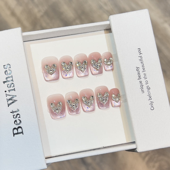 Glamouröser Herz-Akzent Press-On Nagelset Karnz