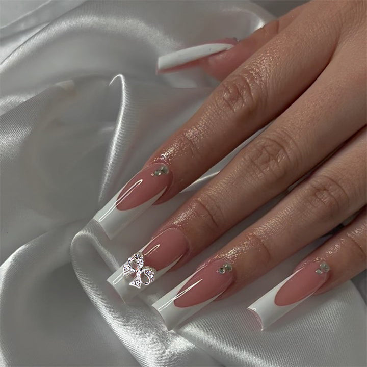 Kunstnägel mit Strass-Details Karnz