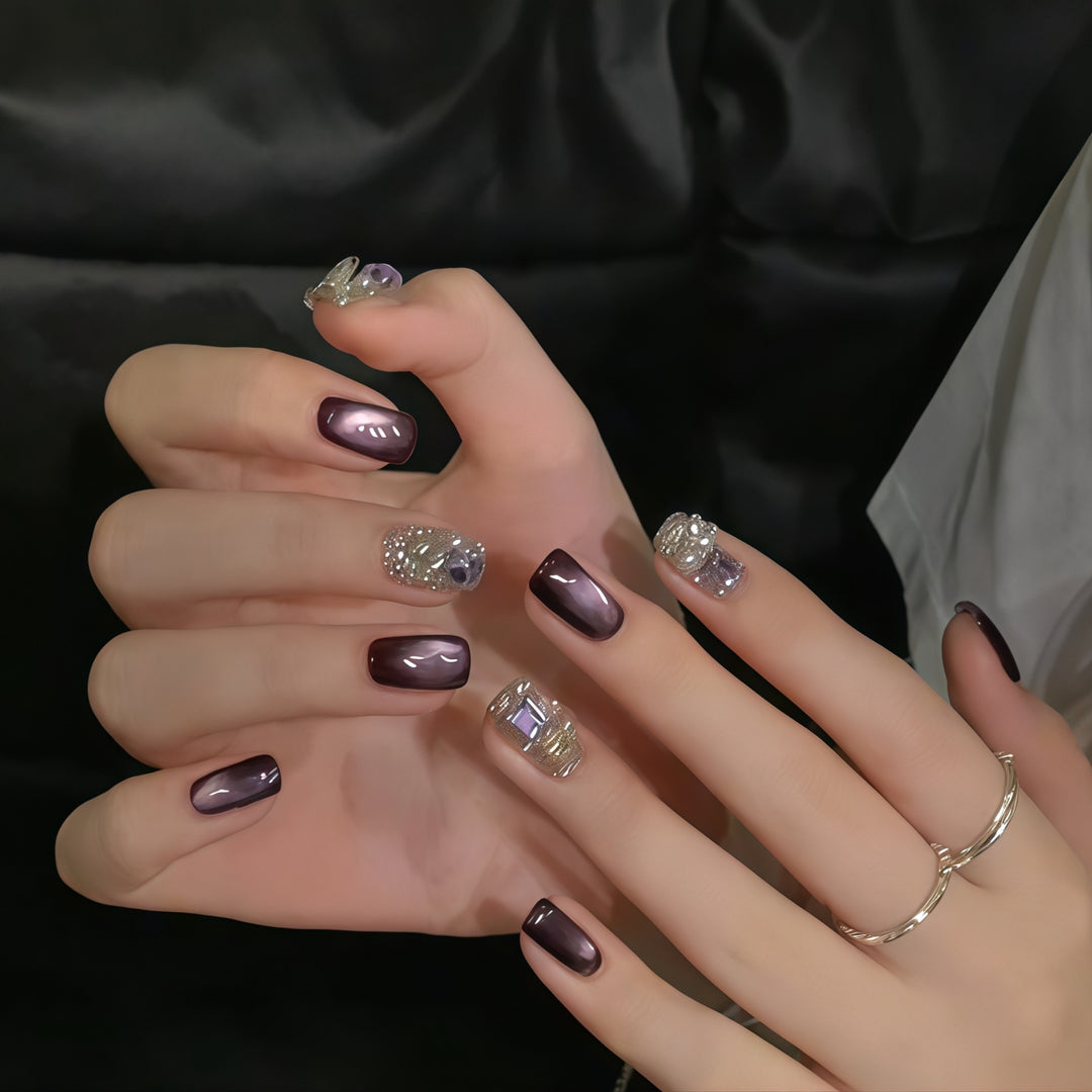 Kunstnägel mit Glamourösen Effekten Karnz