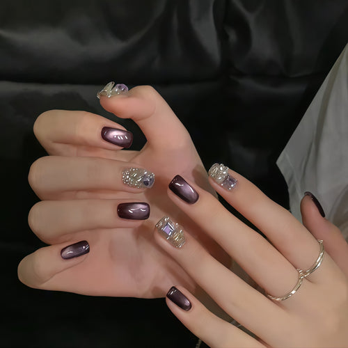 Kunstnägel mit Glamourösen Effekten Karnz
