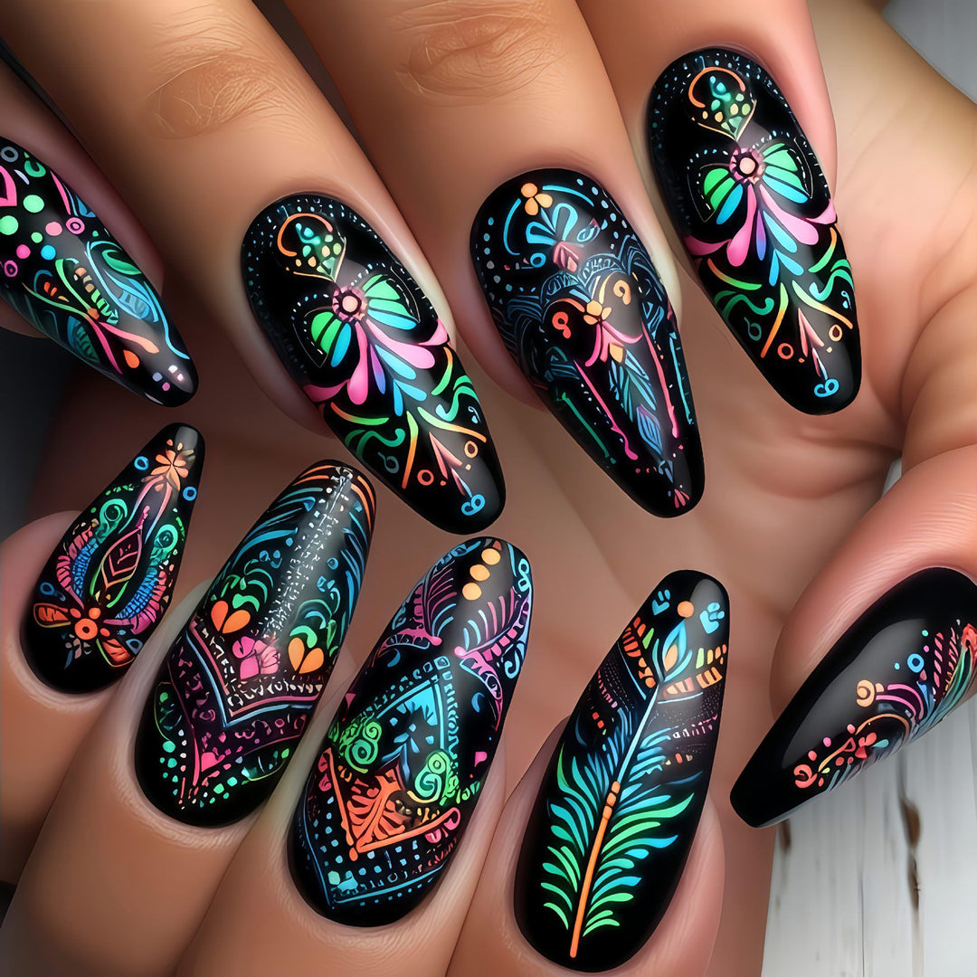Kunstvolle Nagelverlängerungen mit Eleganten Spitzen Karnz