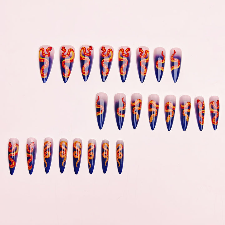 Künstlerisches Schlangen-Nageldesign
