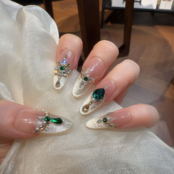 Luxuriöse mit Strass verzierte Press-On Nägel Karnz