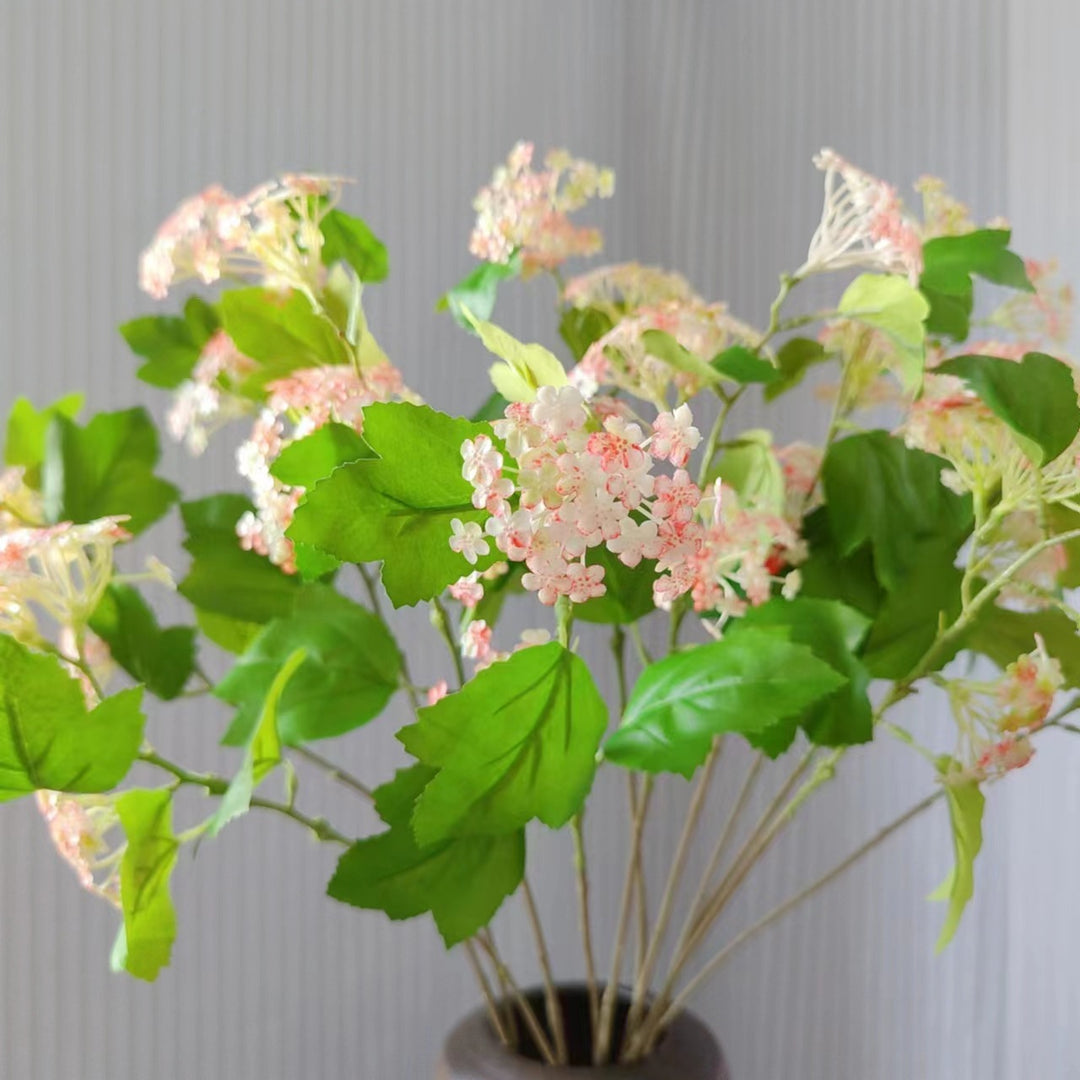 Realistische dekorative Blumenstängel