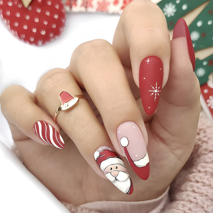 Kunstnagelset mit festlichem Winterthema Karnz