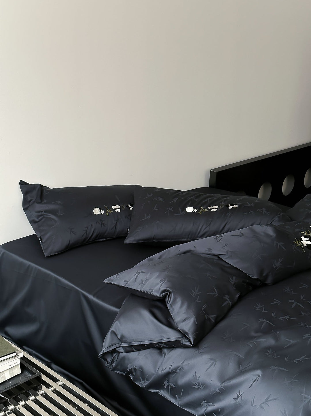 Fein gewebtes Baumwollsatin-Bettwäsche-Set mit Panda-Stickerei und Bambus-Jacquard