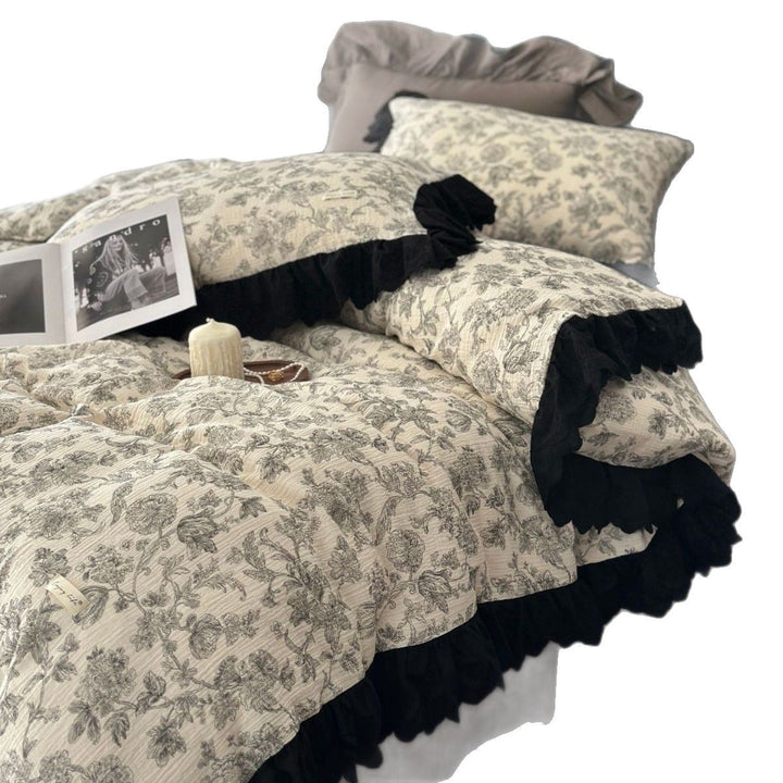 Gestepptes Baumwoll-Bettwäsche-Set im Vintage-Blumenmuster mit Kontrastvolant