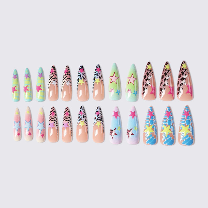 Kunstnagelset mit bunten Sternen- und Tiermotiven Karnz