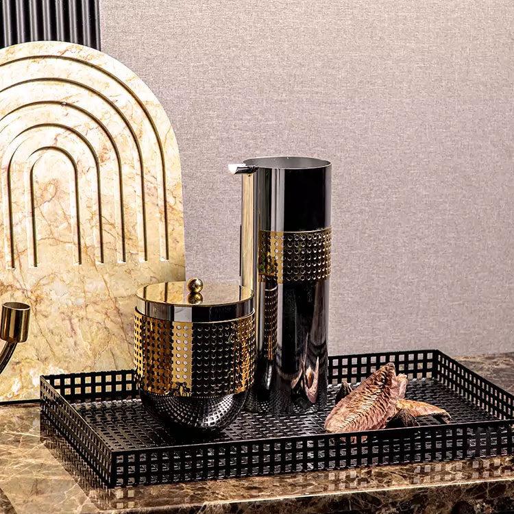 Stylische dekorative Metallkanne