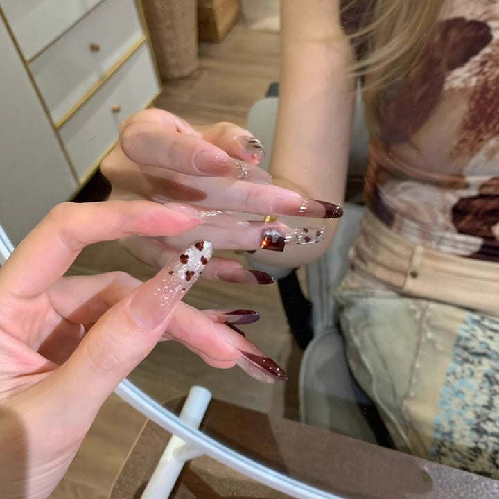 Künstlerische Designer-Nagelverlängerungen