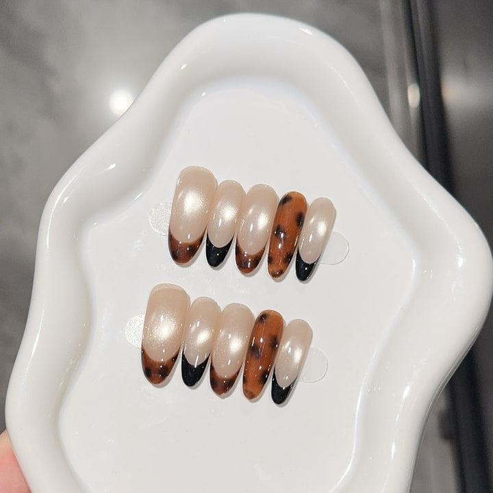 Exklusive Kunstnagelspitzen mit Elegantem Farbverlauf Karnz