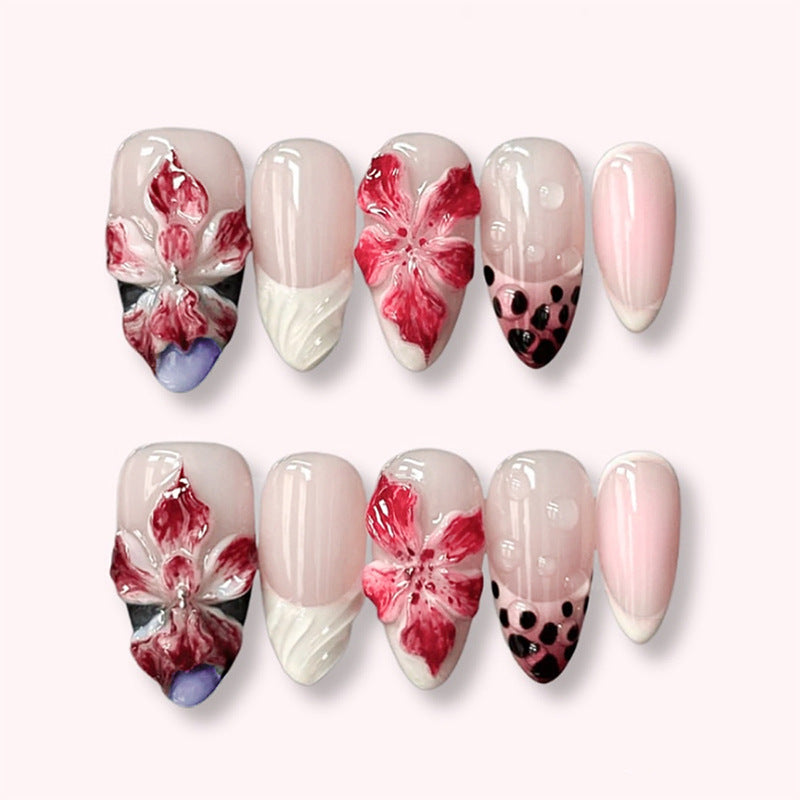 Kreatives Nageldesignset mit eleganten Blumen- und Leopardenelementen Karnz
