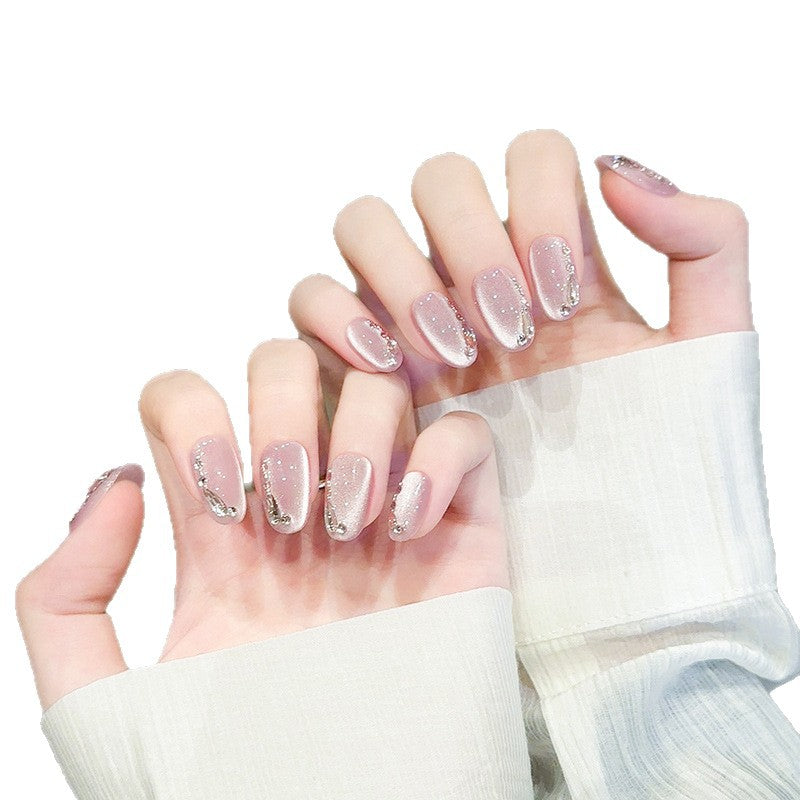 Elegante Kunstnagelspitzen mit Glitzereffekten Karnz