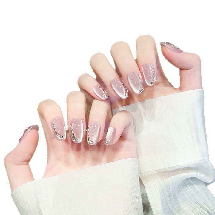 Elegante Kunstnagelspitzen mit Glitzereffekten Karnz