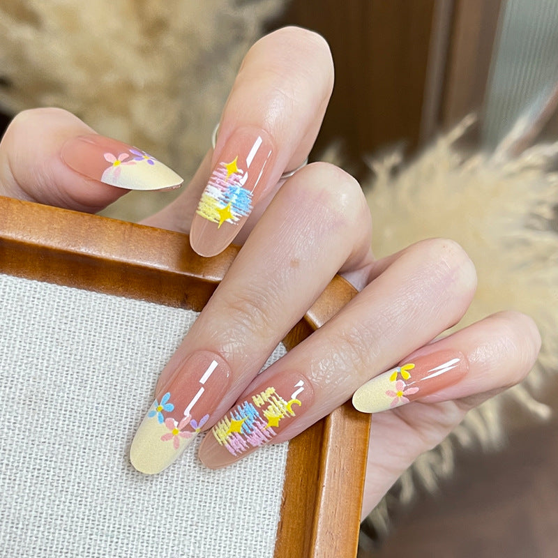 Künstlerisches Design Press-On Nails Set mit floralem Muster Karnz