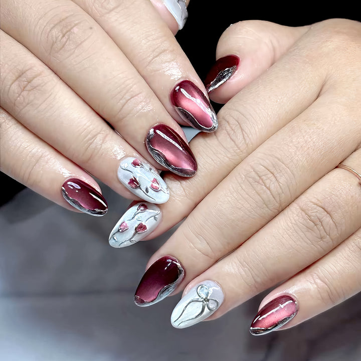 Elegantes Künstlerisches Press-On Nagelset mit Glänzendem Finish und Floralen Akzenten Karnz