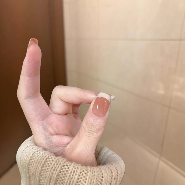 Elegantes Press-On-Nagelkunst-Set mit klassischen französischen Spitzen
