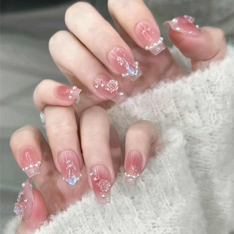 Glamouröse Kunstfingernägel mit Glitzer- und Mondmotiven Karnz