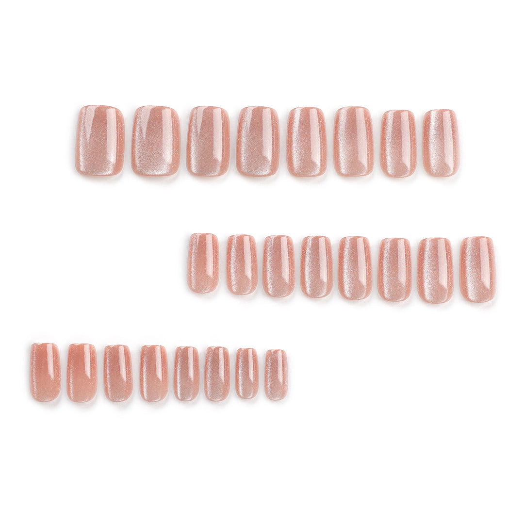 Luxuriöse Gel-Nägel mit elegantem Hochglanz-Finish Karnz