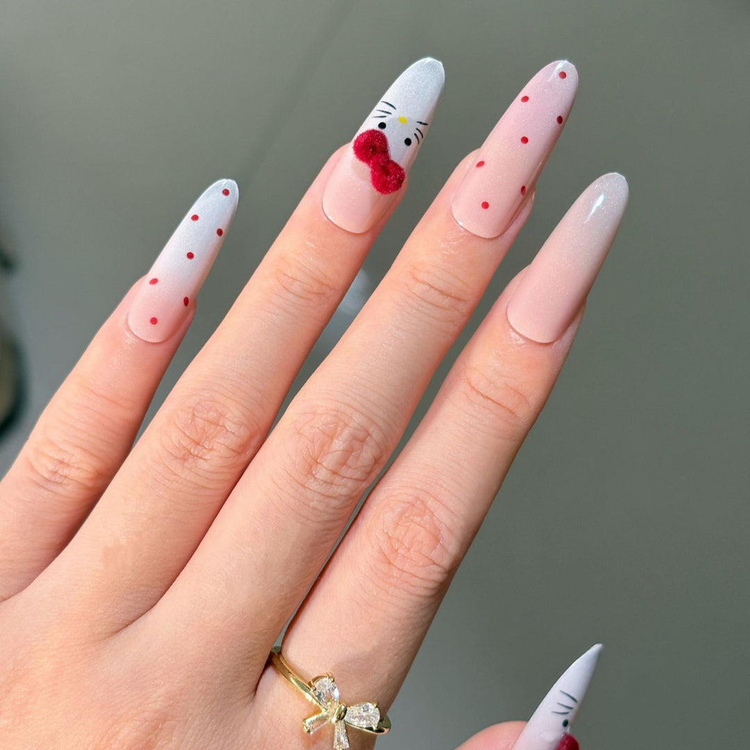 Dekoratives Press-On-Nagelkunst-Set mit Charakterdesign Karnz