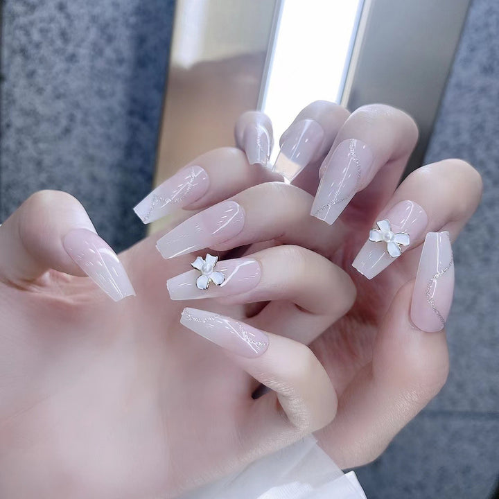 Künstlerisches Press-On Nageldesign Karnz