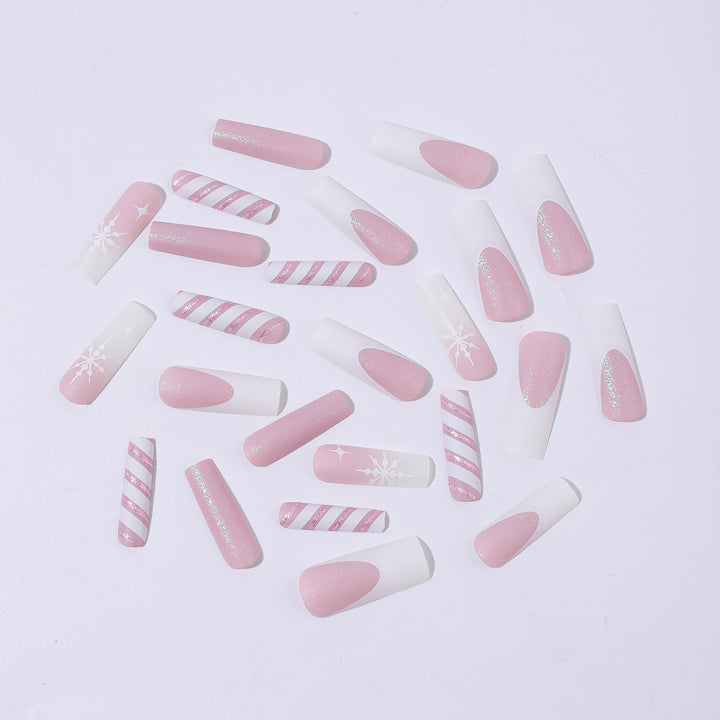 Kreatives Kunstnagelset mit festlichem Zuckerstangen-Design und glitzernden Akzenten Karnz