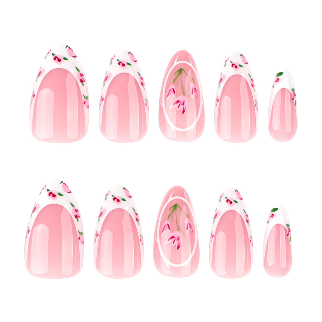 Kunstvolle Nagelverlängerungen mit floralem Design Karnz