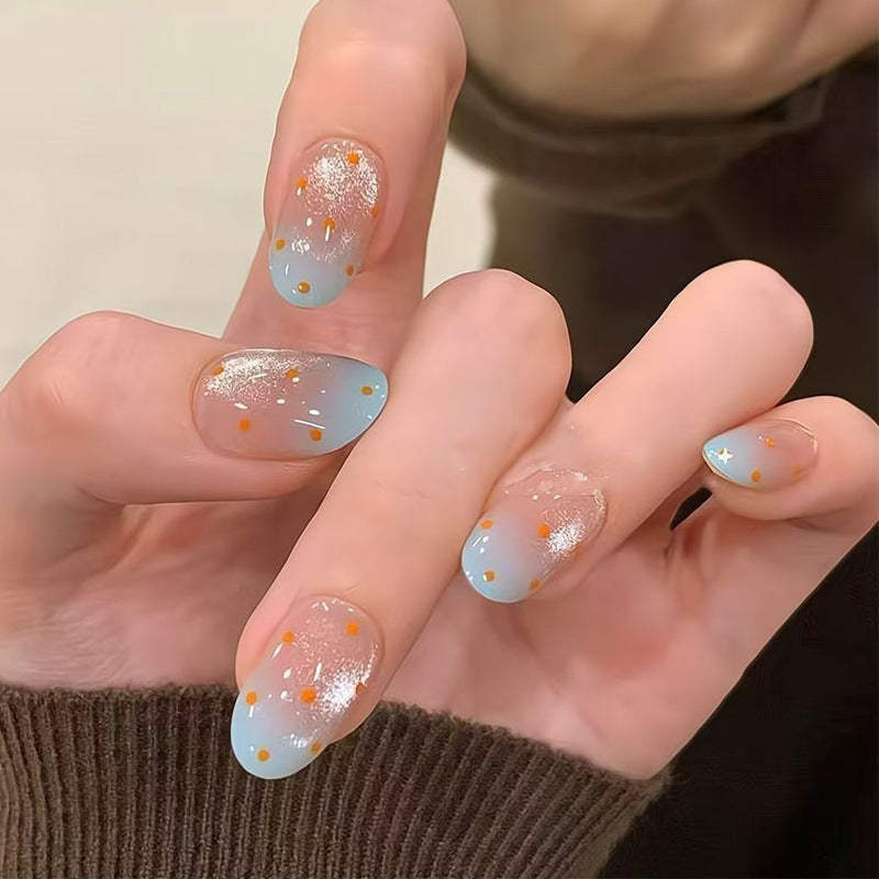 Dekorative Press-On-Nagelkunst mit Ombre-Design Karnz