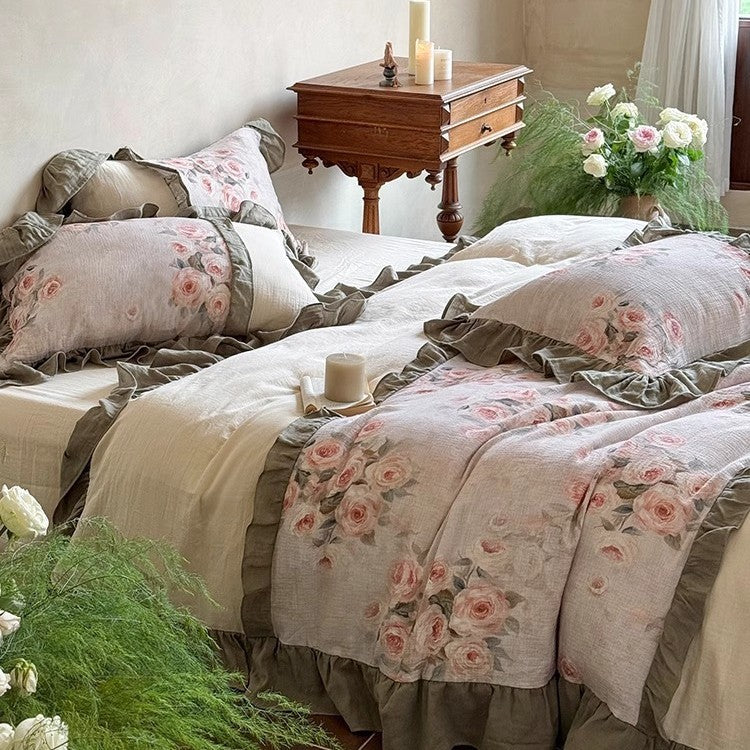 Cottage-Style gewaschenes Leinen Blumen Rüschen Bettbezugset mit dekorativen Kissenbezügen & tiefem Rock