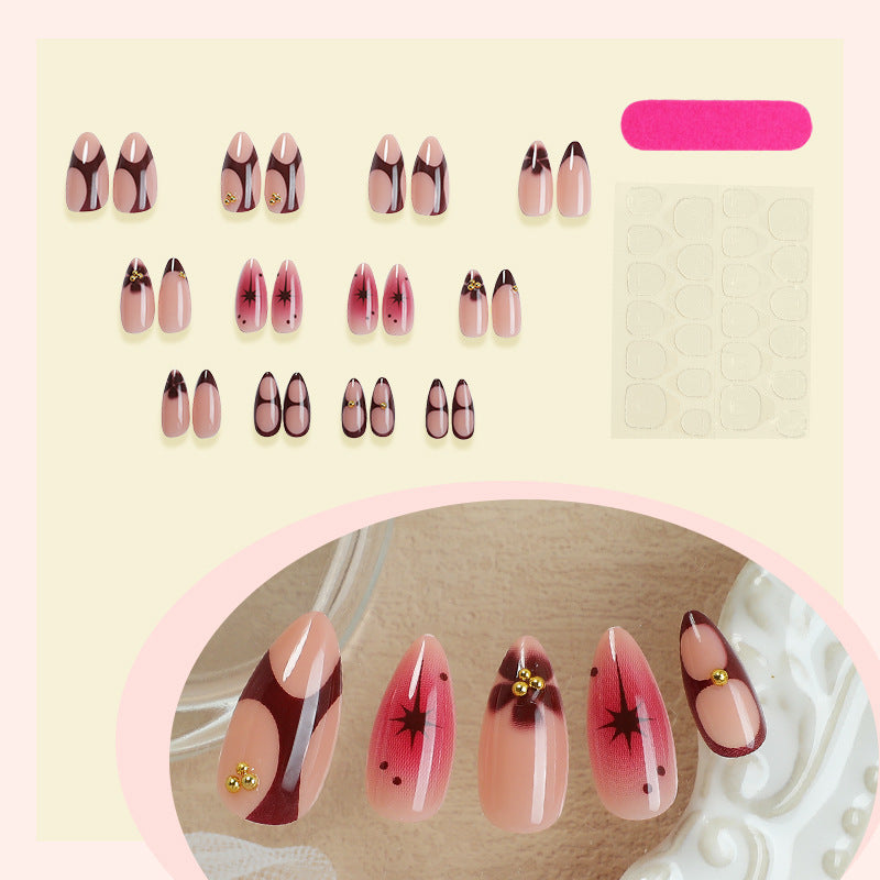 Künstlerisches Press-On-Nageldesign Karnz