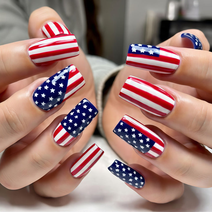 Kunstnägel mit amerikanischem Flaggen-Design Karnz