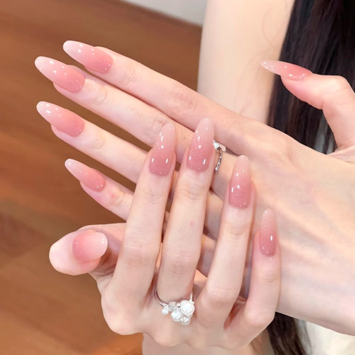 Glänzendes mandelförmiges Press-On-Nagelset Karnz