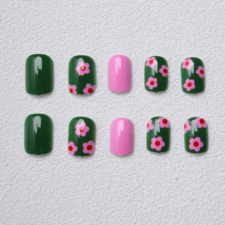 Verspielte florale Press-On Nägel Karnz