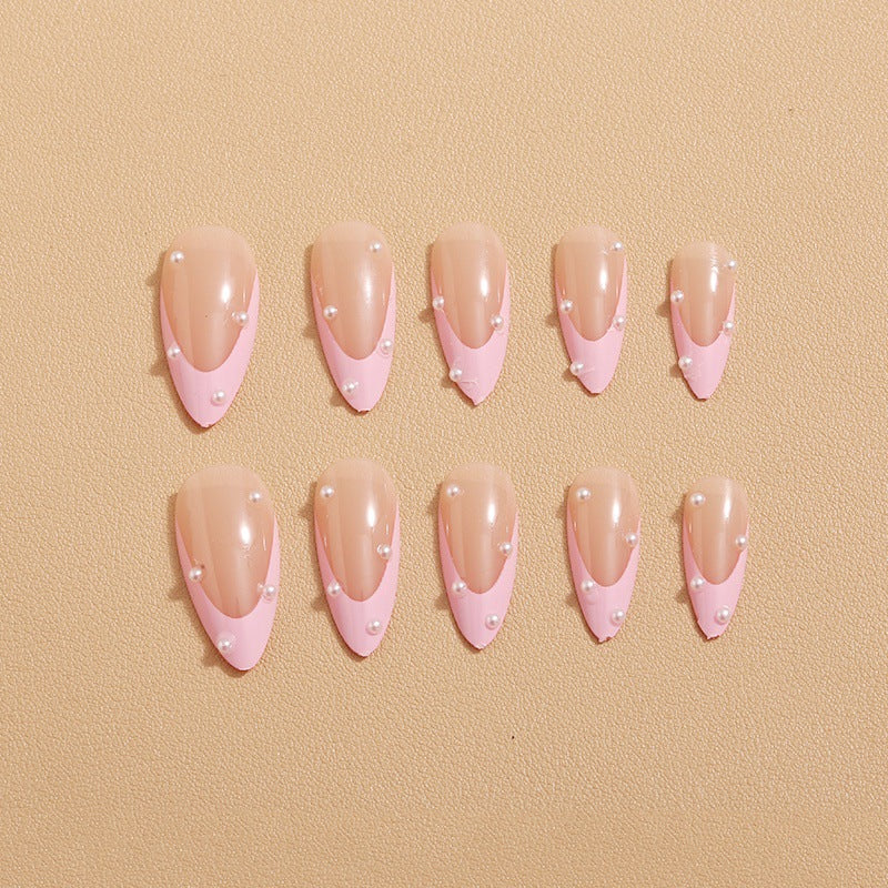 Kunstnagelset mit glamourösen 3D-Verzierungen und elegantem Desig Karnz